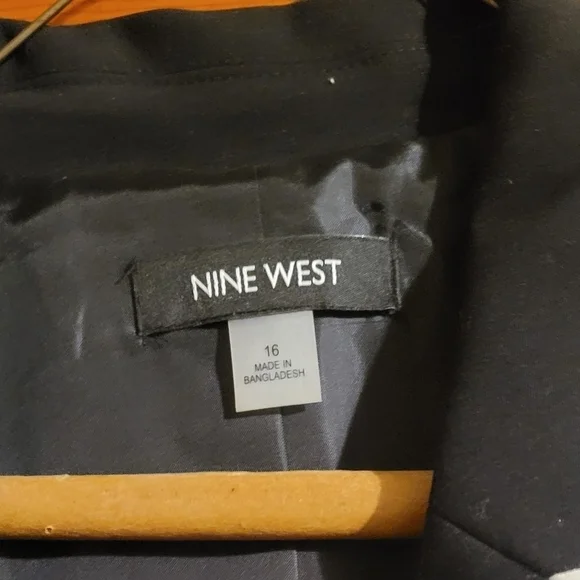 NWT black blazer with white trim,  Sz 16, Nine West - Picture 4 of 7